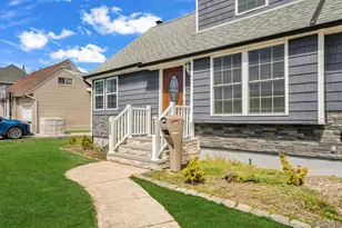 232 30th St, Lindenhurst, NY 11757 - Photo 3