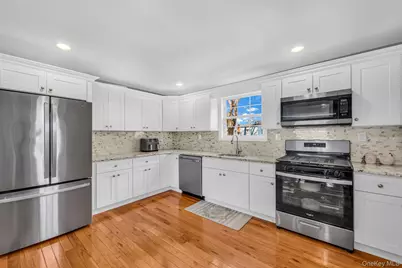 232 30th Street, Lindenhurst, NY 11757 - Photo 17