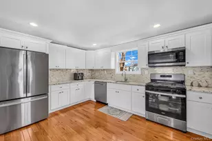 232 30th St, Lindenhurst, NY 11757 - Photo 17