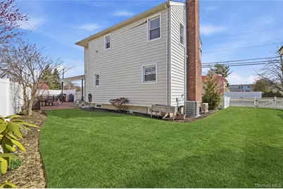 2450 Yorktown St, Oceanside, NY 11572 - Photo 25