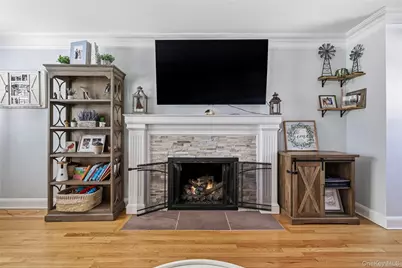 2450 Yorktown St, Oceanside, NY 11572 - Photo 5