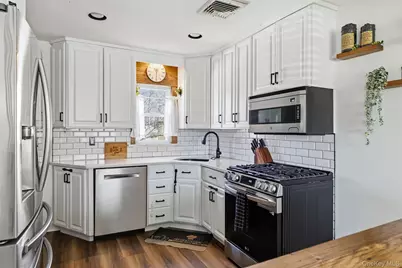 2450 Yorktown St, Oceanside, NY 11572 - Photo 3