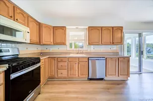 84 Guernsey Dr, New Windsor, NY 12553 - Photo 7