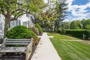 8 Northridge St, Huntington Station, NY 11746 - Photo 9