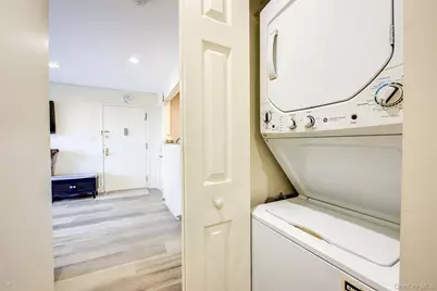 135-46 Grand Central Parkway #4C, Briarwood, NY 11435 - Photo 9