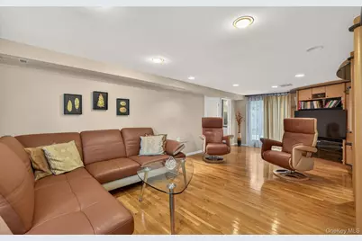 23 Coronet Lane, Plainview, NY 11803 - Photo 9