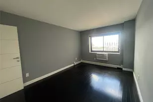 666 Pelham Rd, New Rochelle, NY 10805 - Photo 17