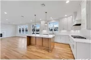 87 West Ave, Hicksville, NY 11801 - Photo 3