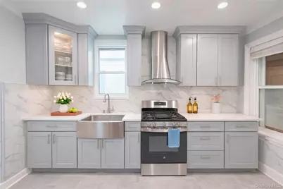 2519 McIntosh Street, East Elmhurst, NY 11369 - Photo 9