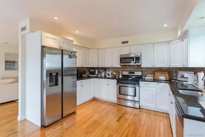 271 Arthur Street, Freeport, NY 11520 - Photo 17