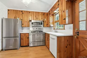 110 Macon Ave, Sayville, NY 11782 - Photo 11