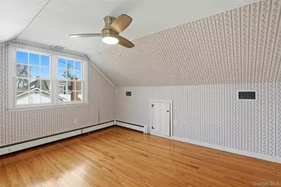 110 Macon Avenue, Sayville, NY 11782 - Photo 21