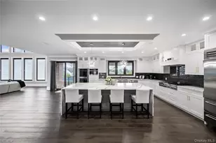 185 Willetts Ln, West Islip, NY 11795 - Photo 11