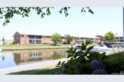 246 Captains Drive, West Babylon, NY 11704 - Photo 9