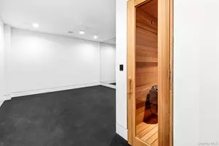 8 Ashwood Ct, Southampton, NY 11968 - Photo 23