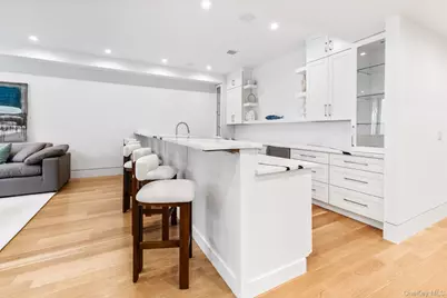 8 Ashwood Court, Southampton, NY 11968 - Photo 21