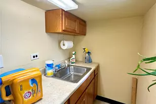 240-18 Edgewood St, Rosedale, NY 11422 - Photo 17