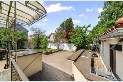 16015 13th Avenue, Whitestone, NY 11357 - Photo 23