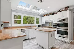 10 Weatherstone Way, Smithtown, NY 11787 - Photo 11