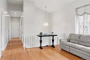 40 Scholar Ln, Commack, NY 11725 - Photo 9