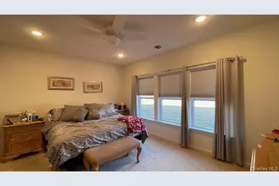 94 Lakeside Court, Shirley, NY 11967 - Photo 17