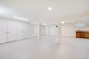 39-55 44th St, Sunnyside, NY 11104 - Photo 9