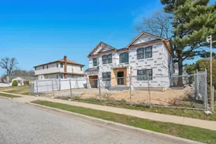 516 Lariat Ln, Bethpage, NY 11714 - Photo 3