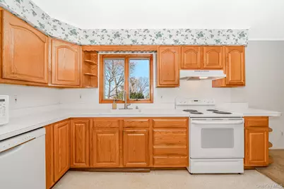 41 Peachtree Lane, Huntington Station, NY 11746 - Photo 13