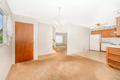 41 Peachtree Lane, Huntington Station, NY 11746 - Photo 15