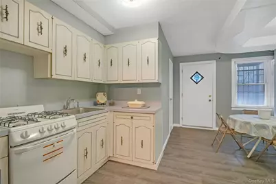 561 Logan Avenue, Bronx, NY 10465 - Photo 9