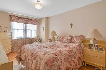 561 Logan Avenue, Bronx, NY 10465 - Photo 23