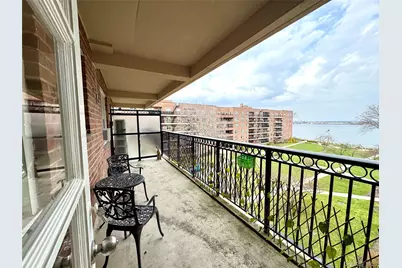 162-41 Powells Cove Boulevard #5C, Whitestone, NY 11357 - Photo 1