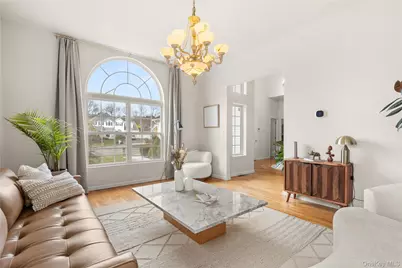 19 Trail Blazer Court, Holbrook, NY 11741 - Photo 3