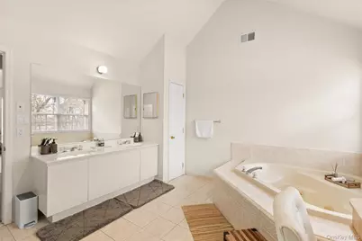 19 Trail Blazer Court, Holbrook, NY 11741 - Photo 15