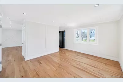 28 S Elm Street, Hicksville, NY 11801 - Photo 23