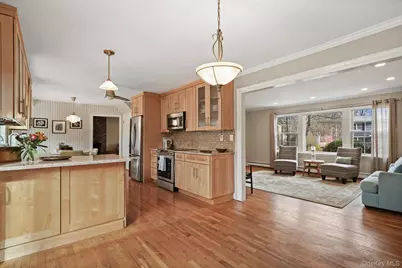 3594 Suncrest Avenue, Yorktown Heights, NY 10598 - Photo 9