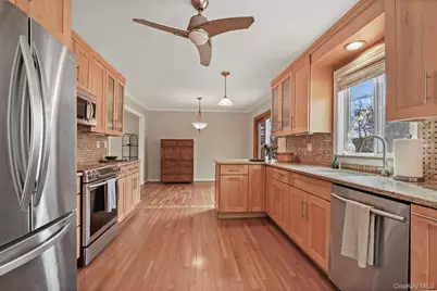 3594 Suncrest Avenue, Yorktown Heights, NY 10598 - Photo 7