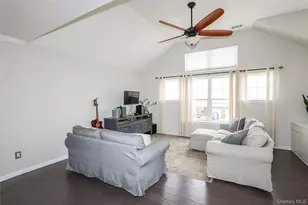 2022 Broadlawn Dr, Central Islip, NY 11722 - Photo 5