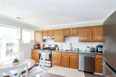 20-22 Broadlawn Drive, Central Islip, NY 11722 - Photo 11