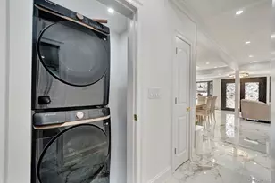 8525 151st St, Briarwood, NY 11432 - Photo 17