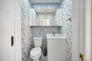 8525 151st St, Briarwood, NY 11432 - Photo 25