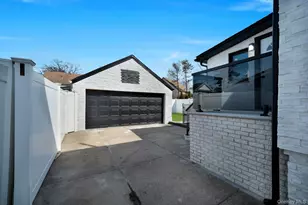 8525 151st St, Briarwood, NY 11432 - Photo 35