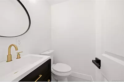 8 Hunt Avenue, Yonkers, NY 10710 - Photo 13