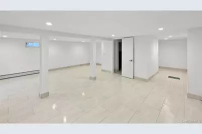 224 Windsor Parkway, Hempstead, NY 11550 - Photo 33