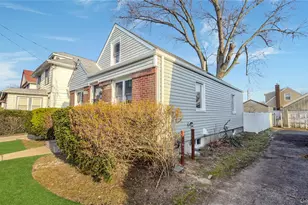 224 Windsor Pkwy, Hempstead, NY 11550 - Photo 9