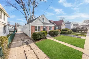 224 Windsor Pkwy, Hempstead, NY 11550 - Photo 3