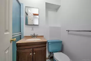 1 Peters Ln, Manhasset, NY 11030 - Photo 17