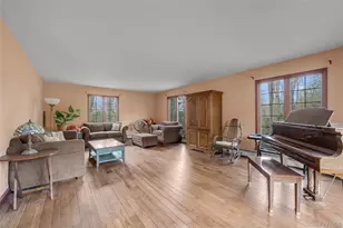 1 Peters Ln, Manhasset, NY 11030 - Photo 5