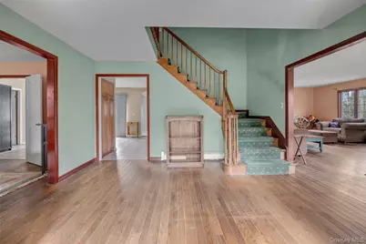 1 Peters Lane, Manhasset, NY 11030 - Photo 3