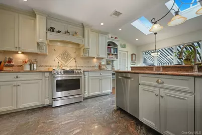 2953 Kinloch Road, Wantagh, NY 11793 - Photo 7